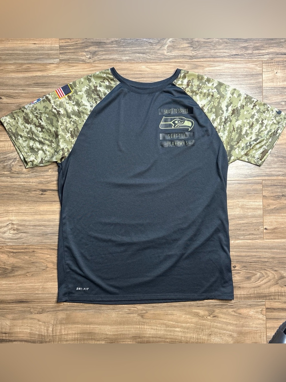 Nike DriFit Seattle Seahawks Salute to Service TShirt Men’s XL